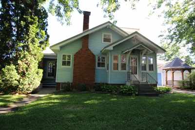 Oelwein IA Single Family Home For Sale: $179,500